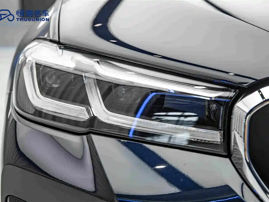 BMW 5 Series 2022 — фото 10