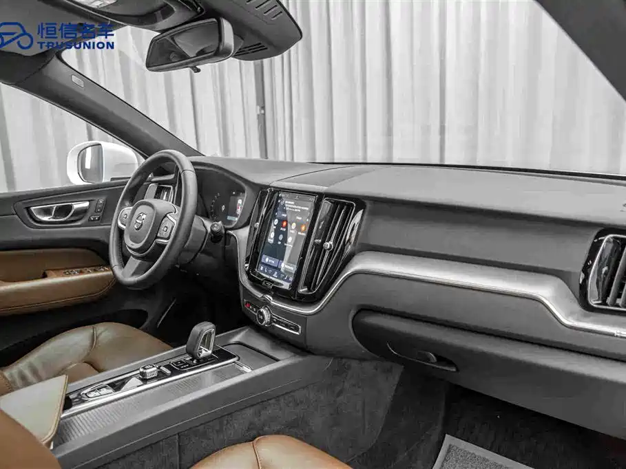 Volvo XC60 2024 — фото 14