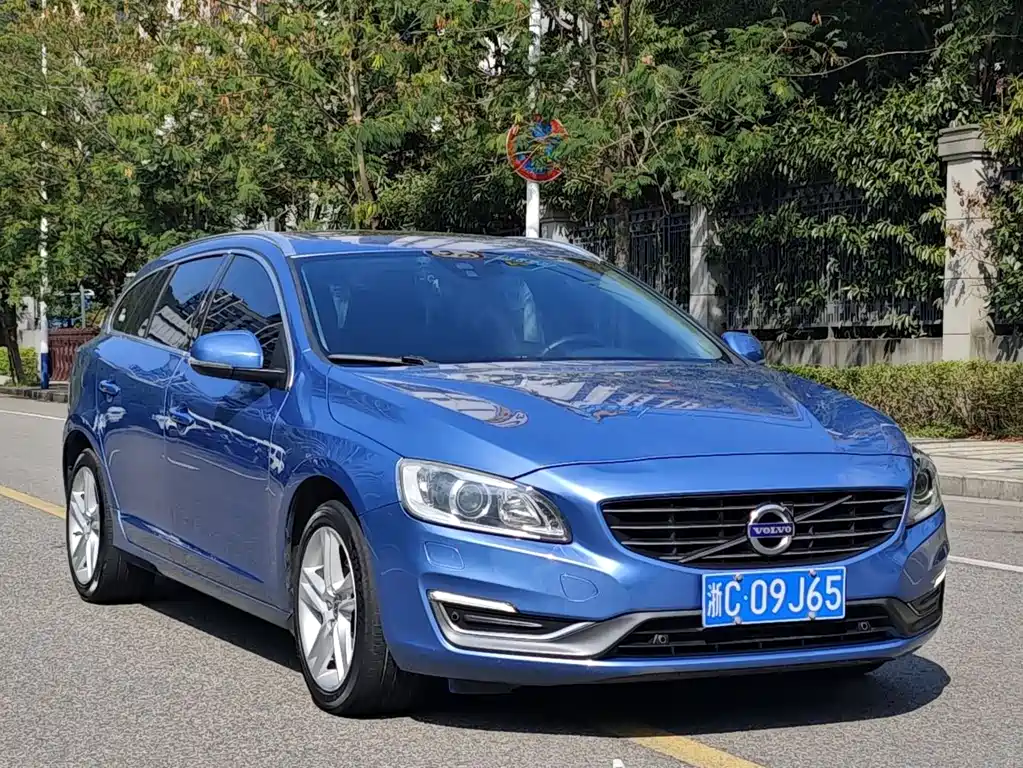 Volvo V60 2014 — фото 7