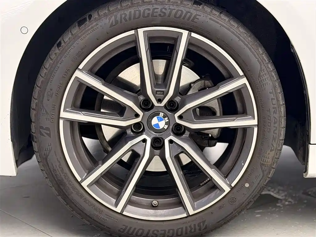BMW 3 Series 2025 — фото 16
