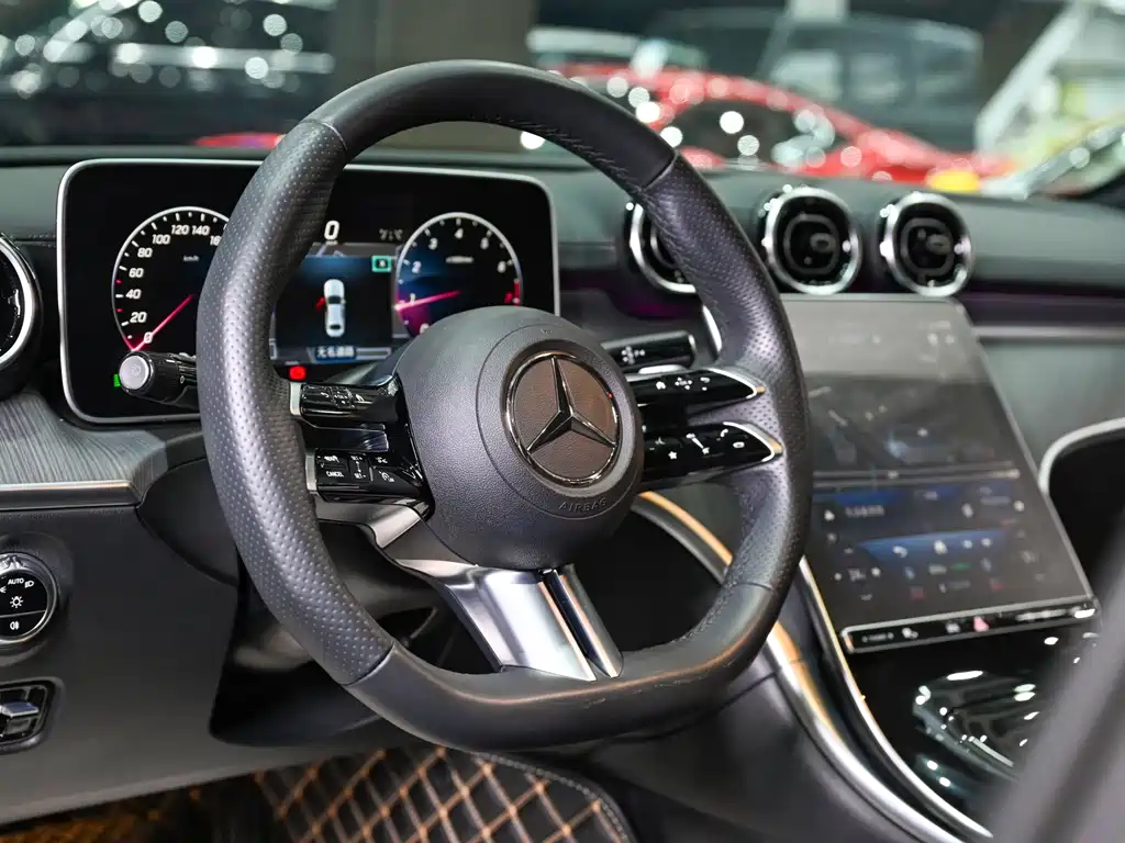 Mercedes-Benz C-Class 2023 — фото 8