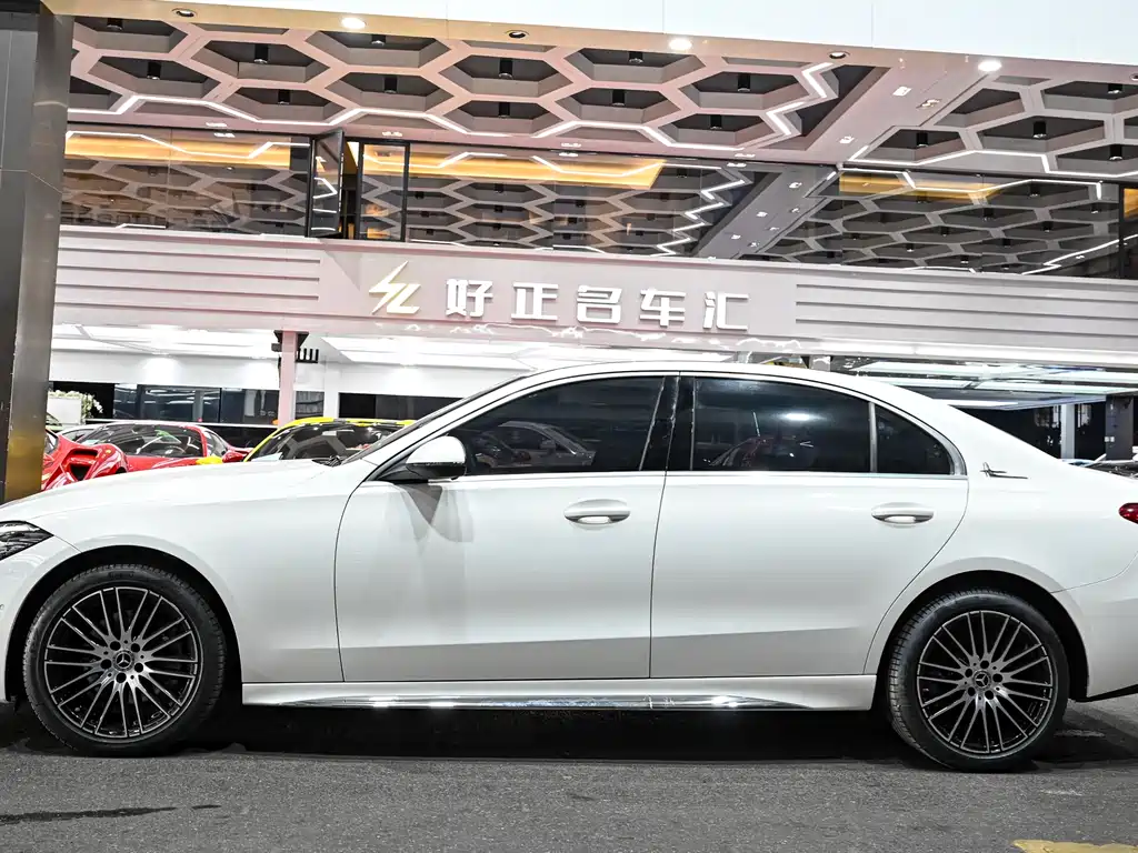Mercedes-Benz C-Class 2023 — фото 3