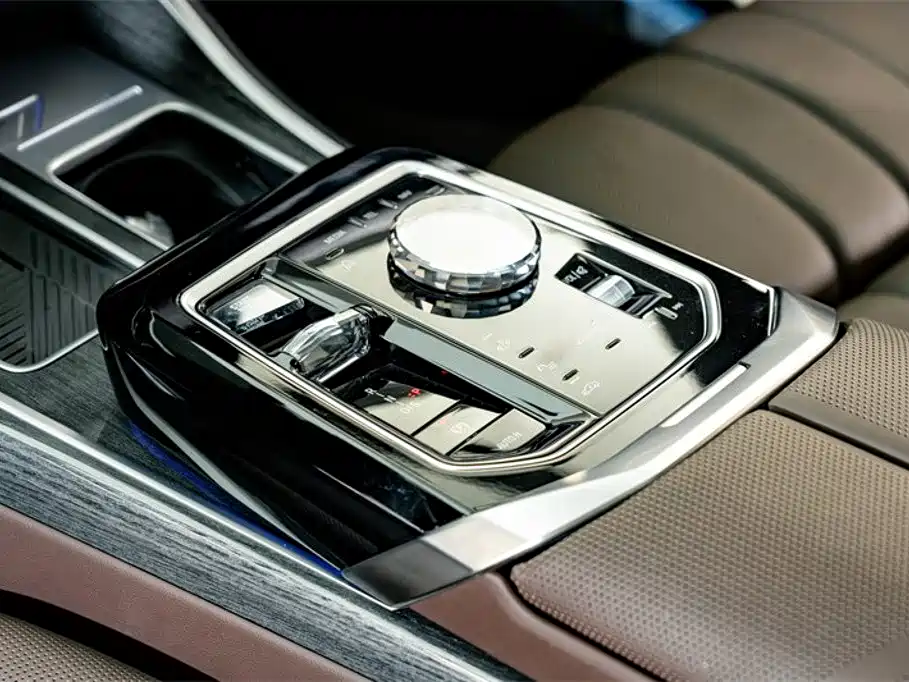 BMW 7 Series 2024 — фото 13