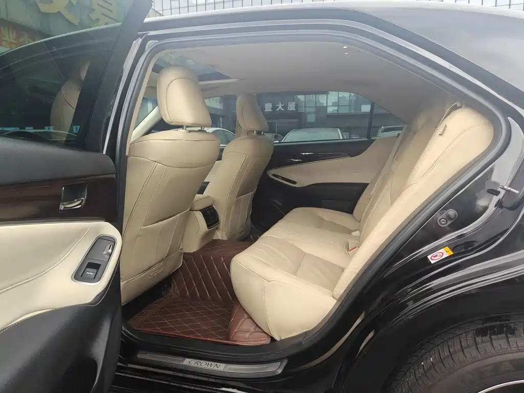 Toyota Crown 2018 — фото 12