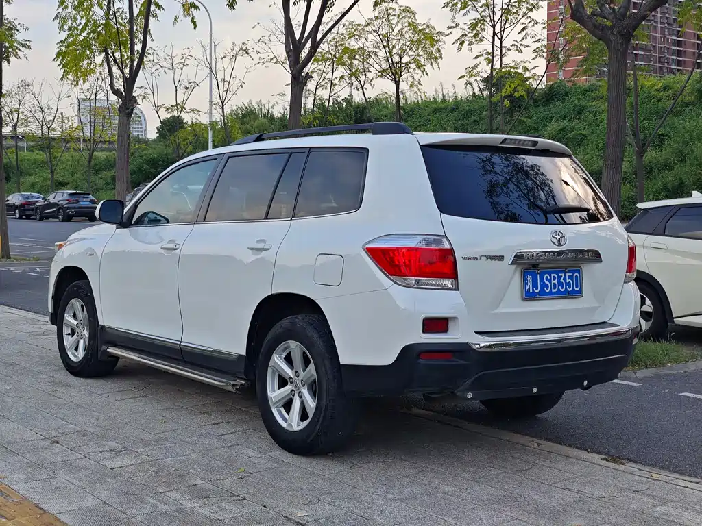 Toyota Highlander 2013 — фото 9