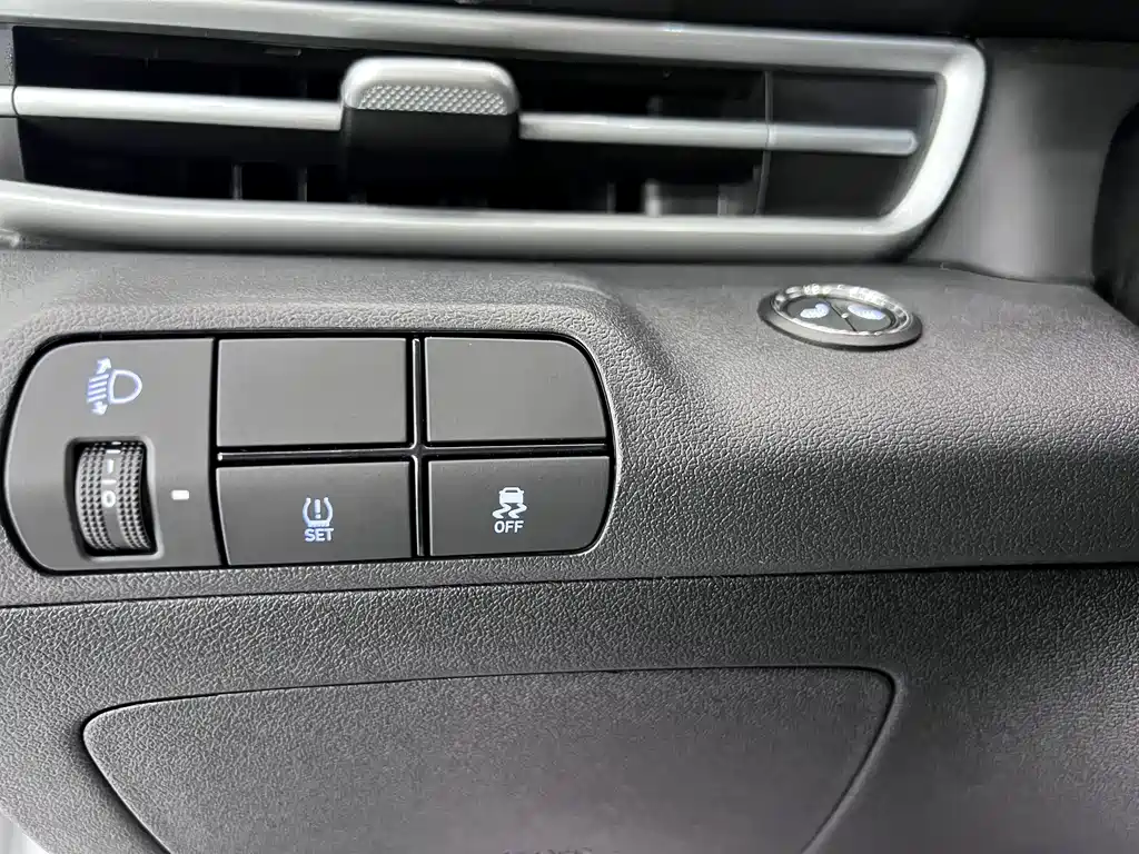 Hyundai Elantra 2023 — фото 10