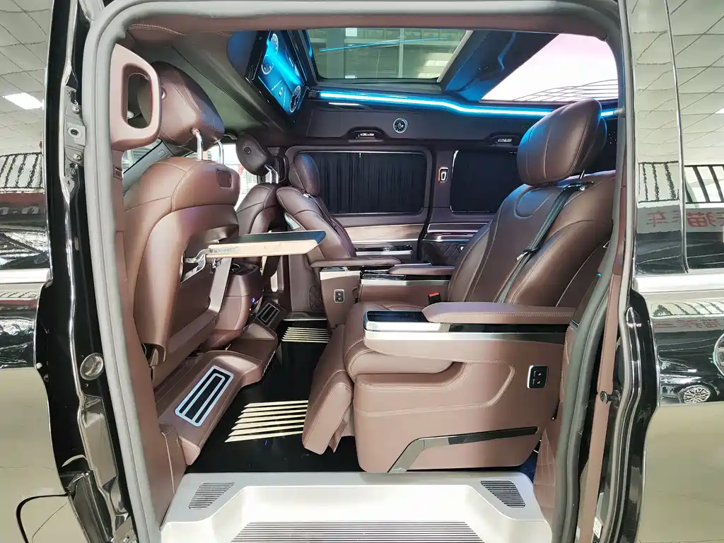 Mercedes-Benz V-Class 2022 — фото 9