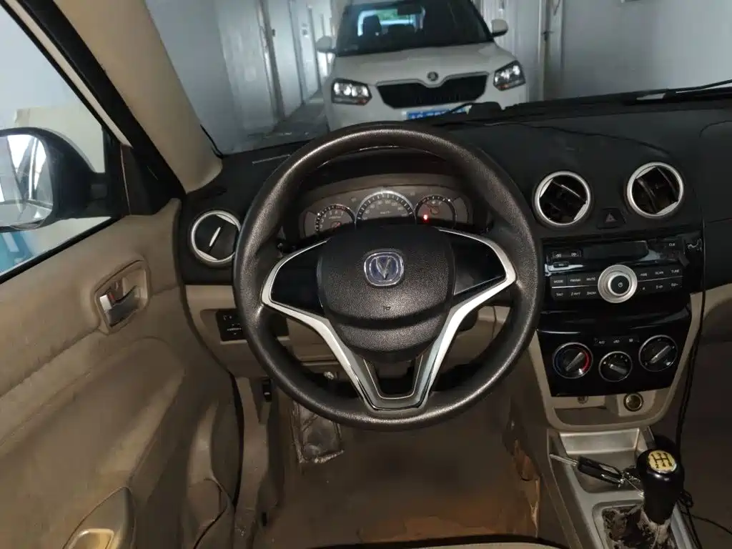 Changan Yuexiang V3 2016 — фото 11