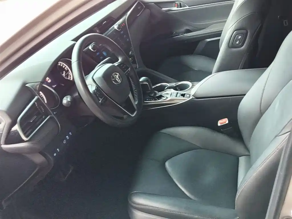 Toyota Camry 2020 — фото 15