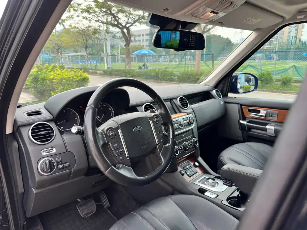 Land Rover Discovery 2015 — фото 8