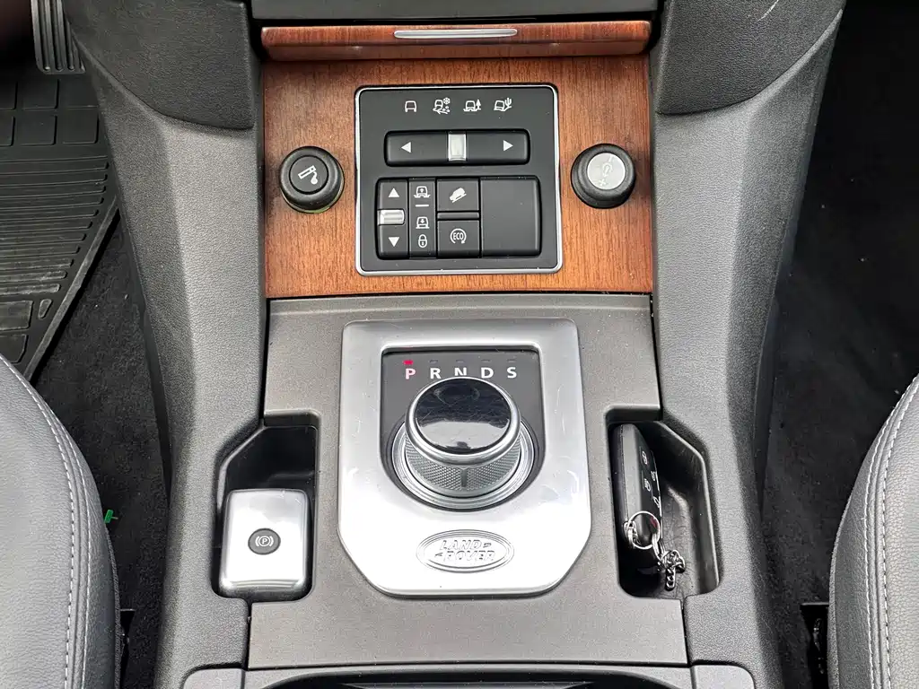 Land Rover Discovery 2015 — фото 16