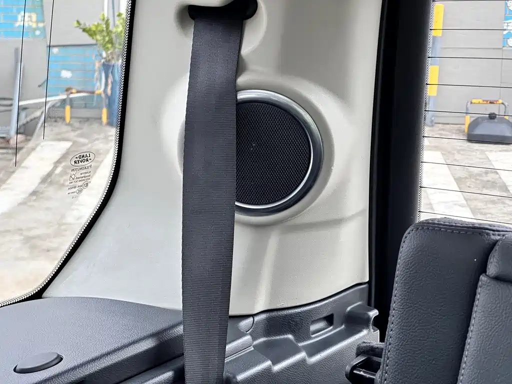 Land Rover Discovery 2015 — фото 20