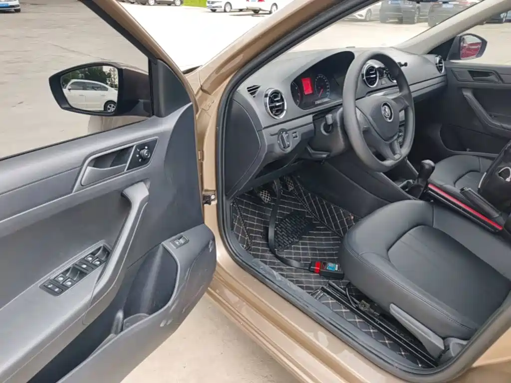 Volkswagen Jetta 2019 — фото 16