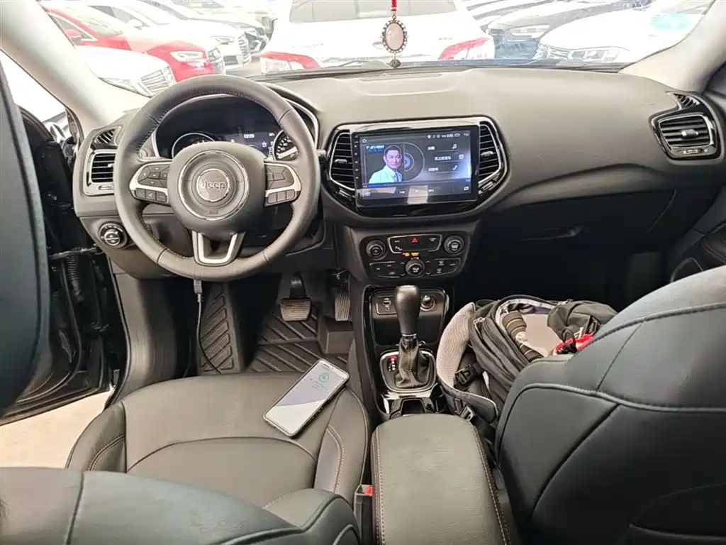 Jeep Compass 2017 — фото 10