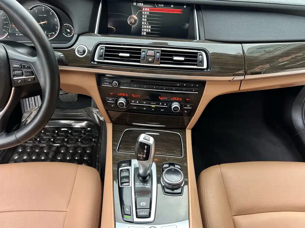 BMW 7 Series 2015 — фото 7