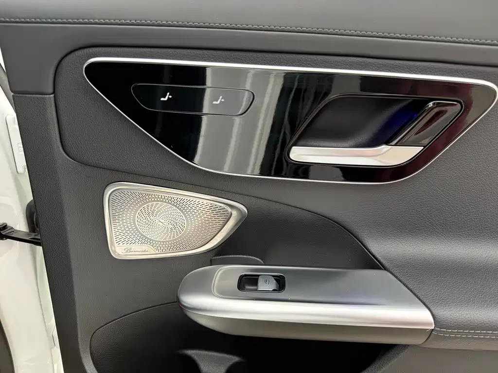 Mercedes-Benz C-Class 2023 — фото 21