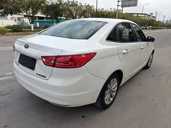 Ford Escort 2015