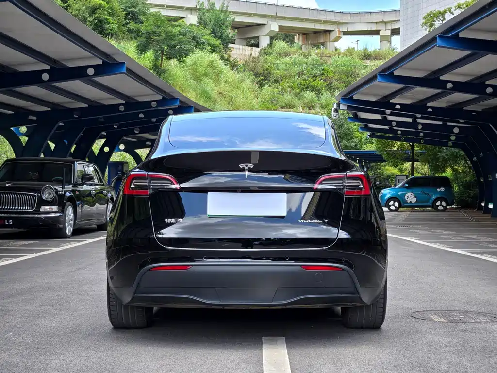 Tesla Model Y 2022 — фото 14