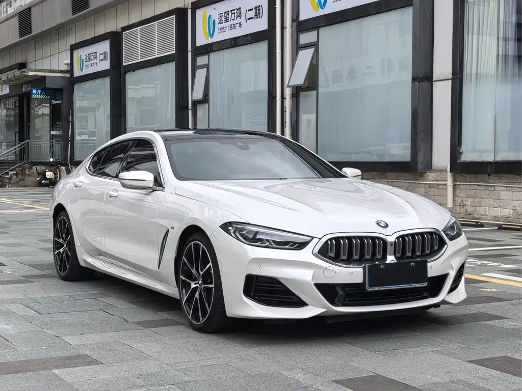 BMW 8 Series 2024 — фото 2