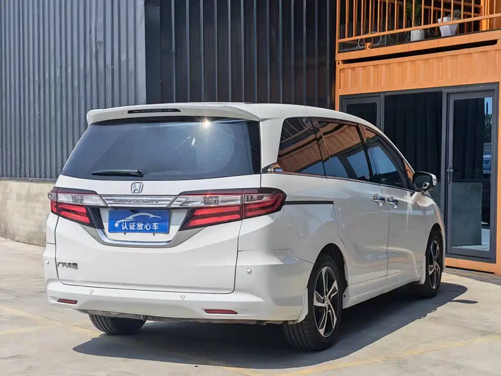 Honda Odyssey 2017 — фото 10