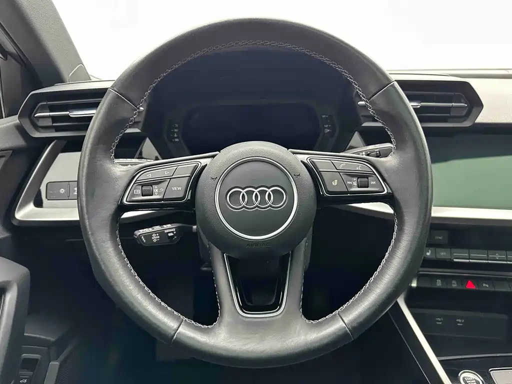Audi A3 2023 — фото 17