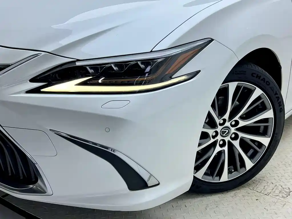 Lexus ES 2020 — фото 2