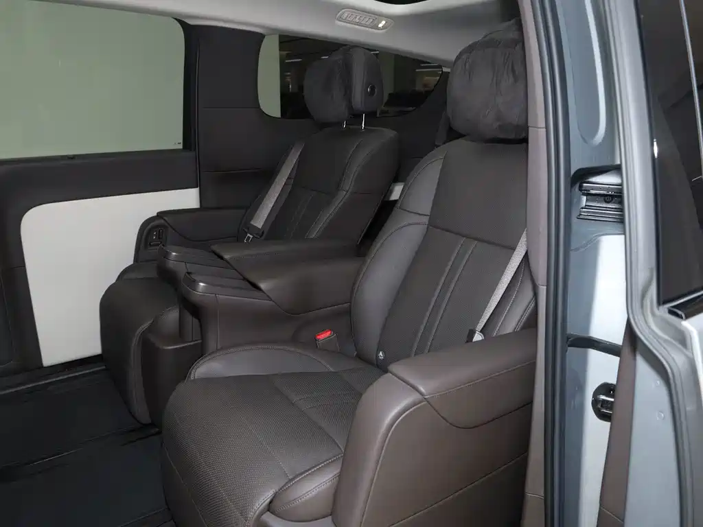 Li Auto MEGA 2024 — фото 15