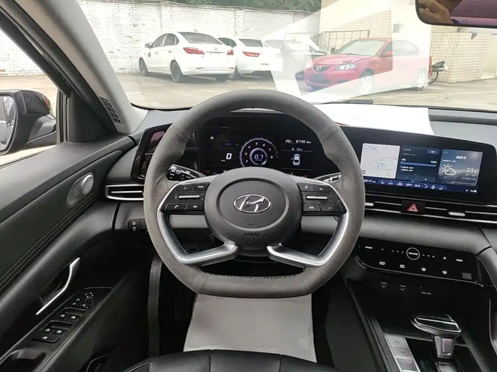 Hyundai Elantra 2021 — фото 11