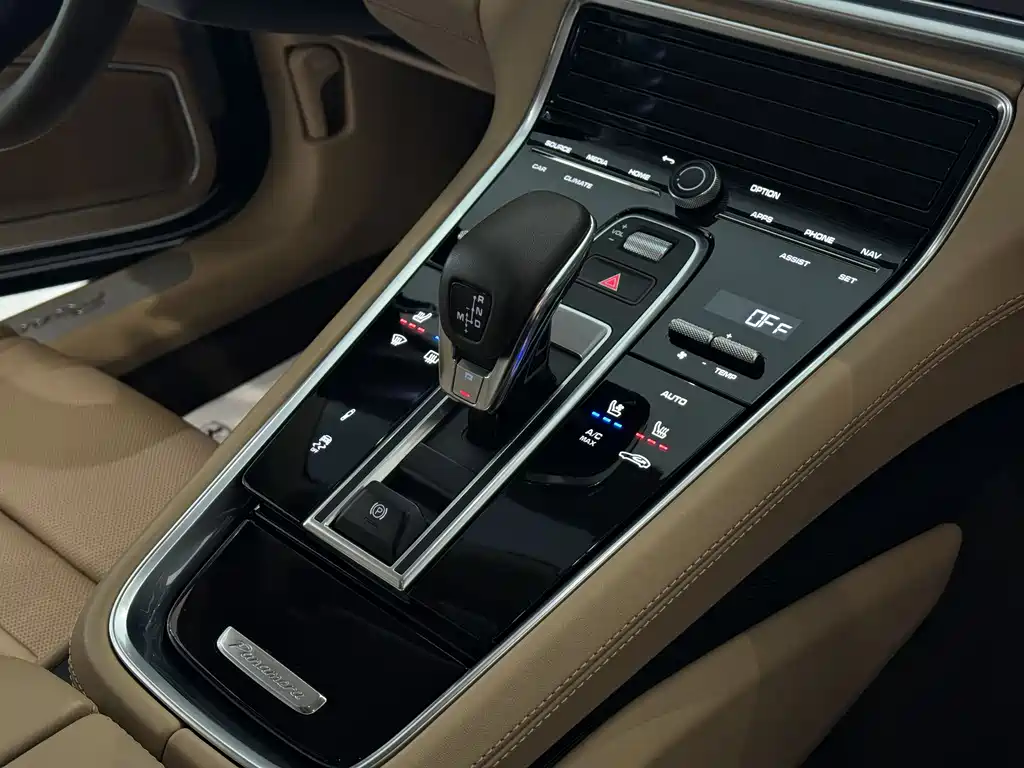 Porsche Panamera 2023 — фото 17