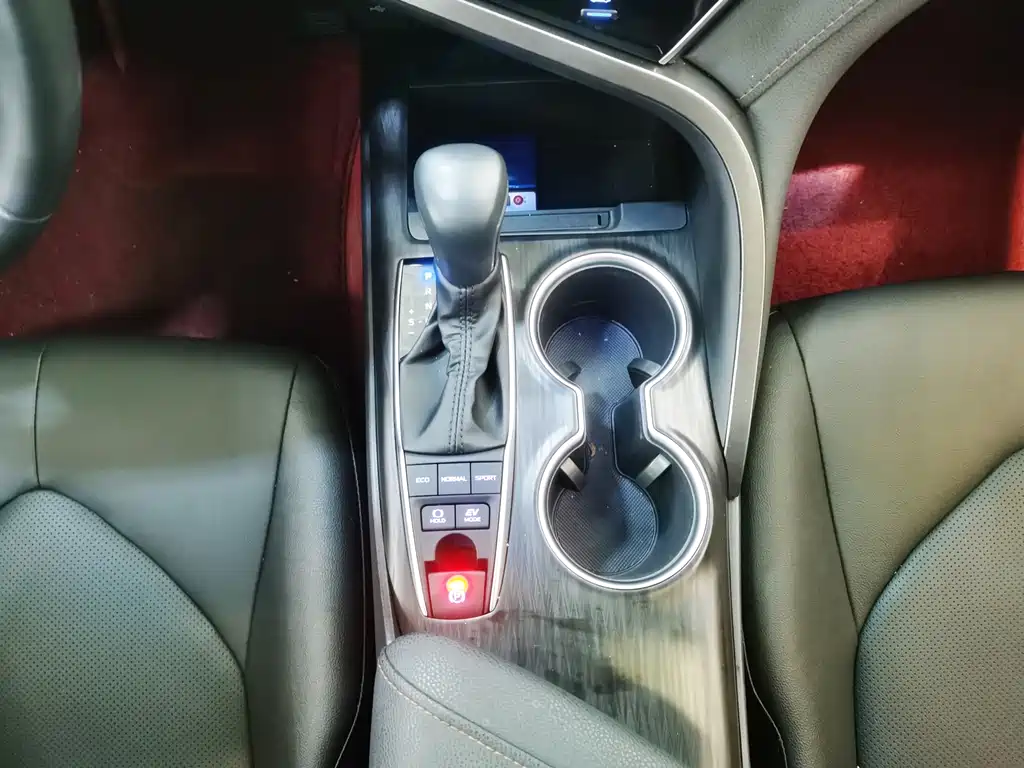 Toyota Camry 2022 — фото 19