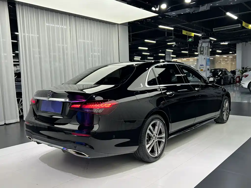 Mercedes-Benz E-Class 2023 — фото 11