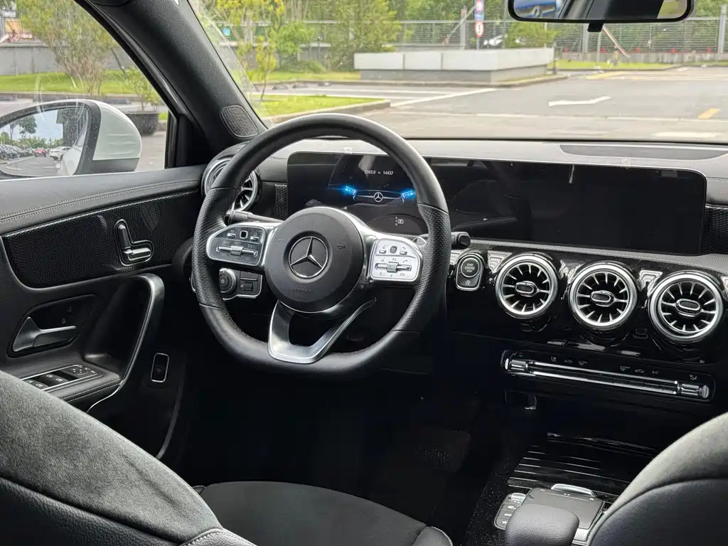 Mercedes-Benz A-Class 2023 — фото 9