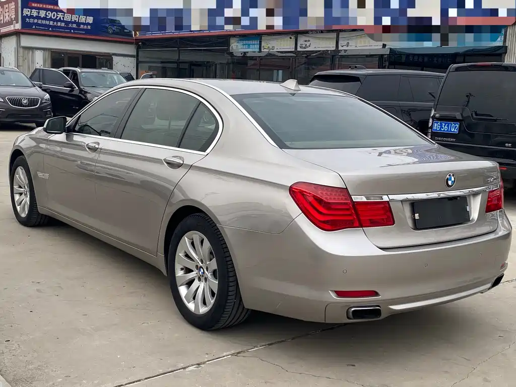 BMW 7 Series 2012 — фото 16
