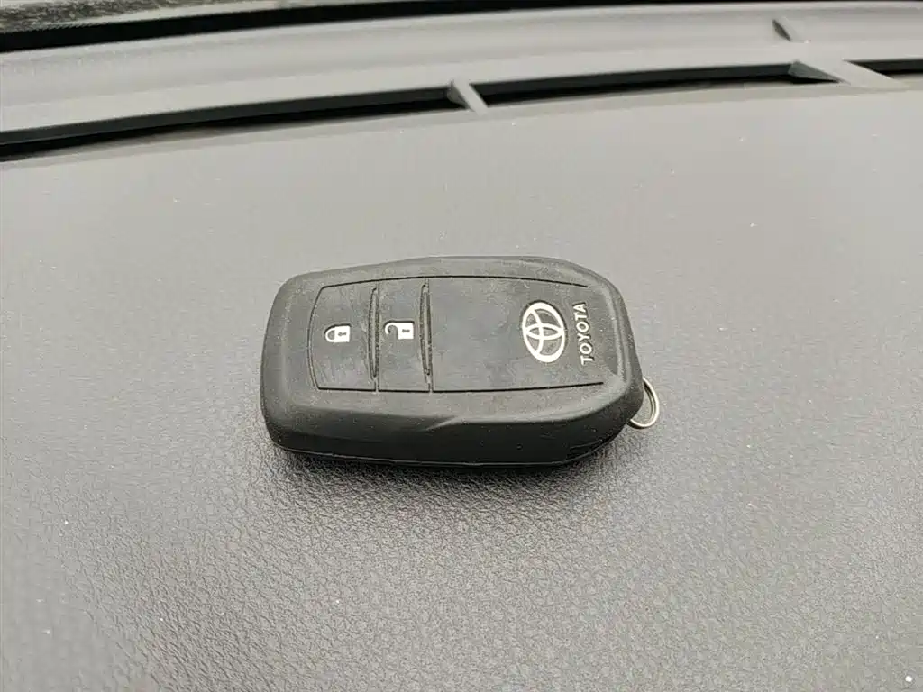 Toyota RAV4 2018 — фото 9