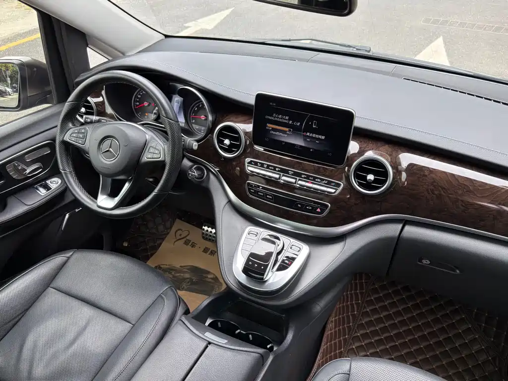 Mercedes-Benz V-Class 2018 — фото 14