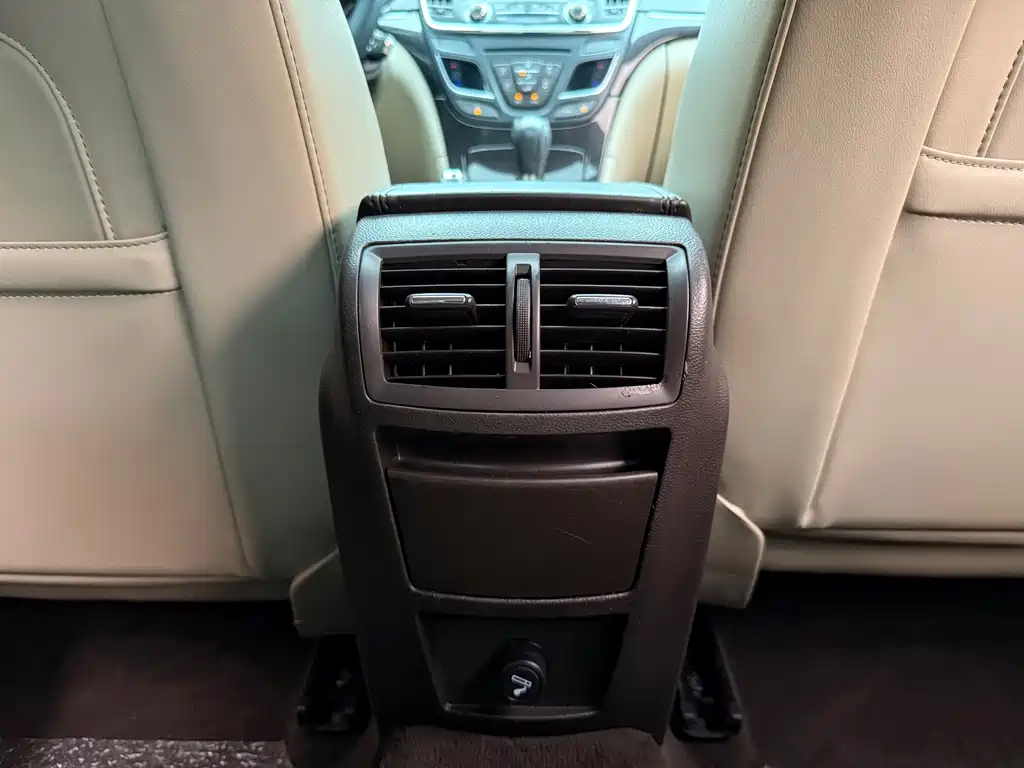 Buick Regal 2015 — фото 15