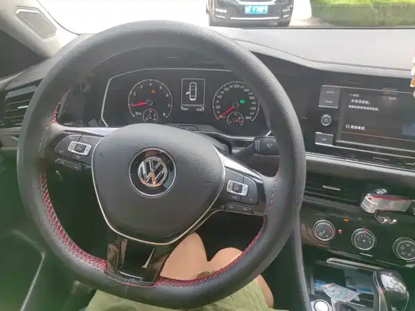 Volkswagen Sagitar 2020