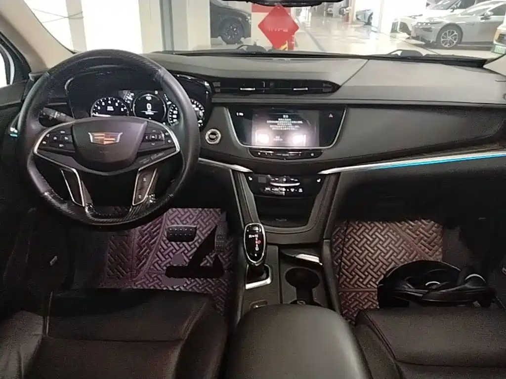 Cadillac XT5 2018 — фото 10