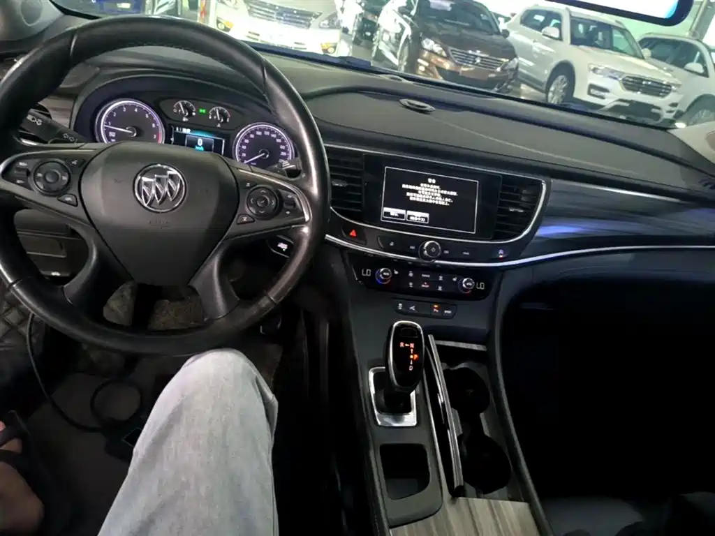 Buick LaCrosse 2017 — фото 10