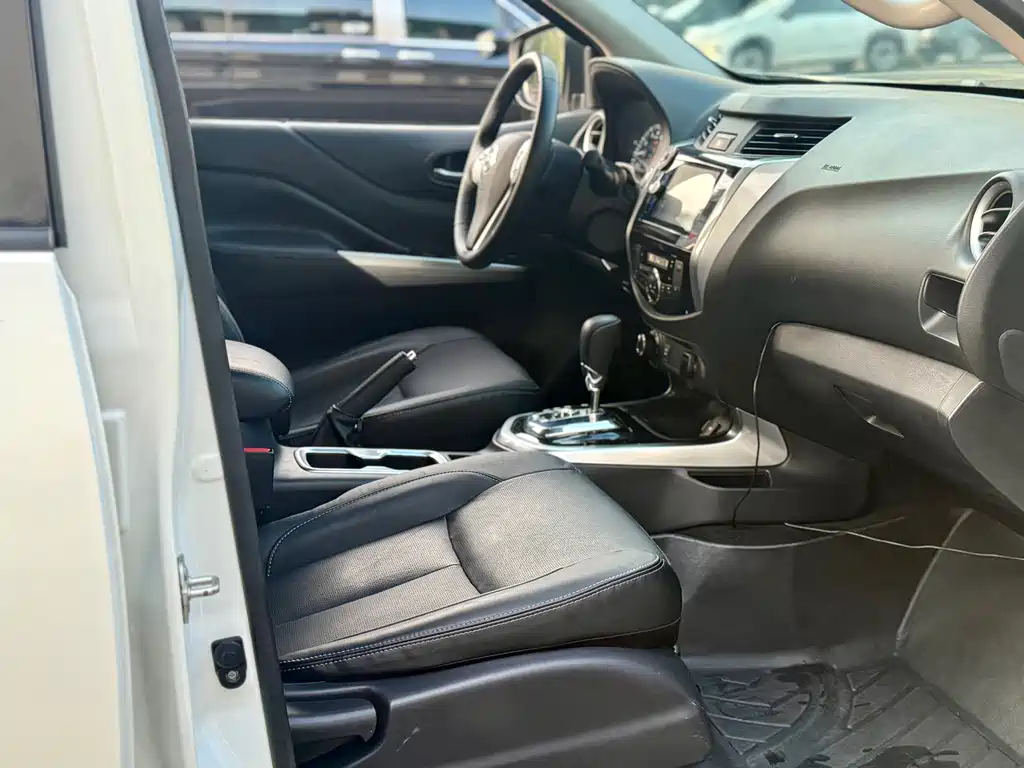 Nissan Terra 2018 — фото 12