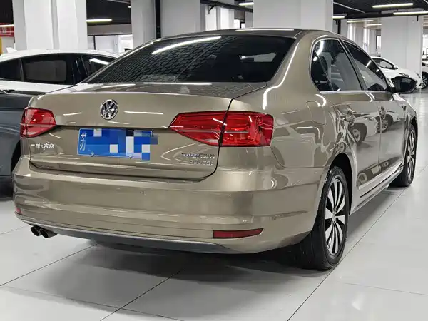 Volkswagen Sagitar 2016