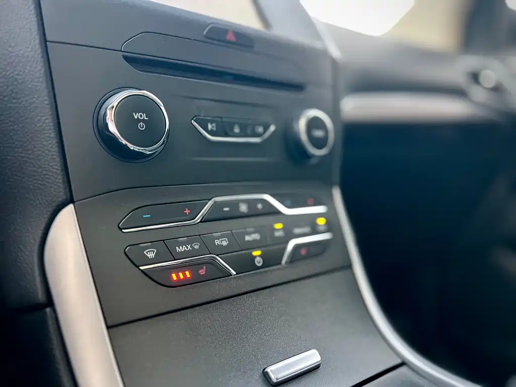Ford Edge 2017 — фото 18