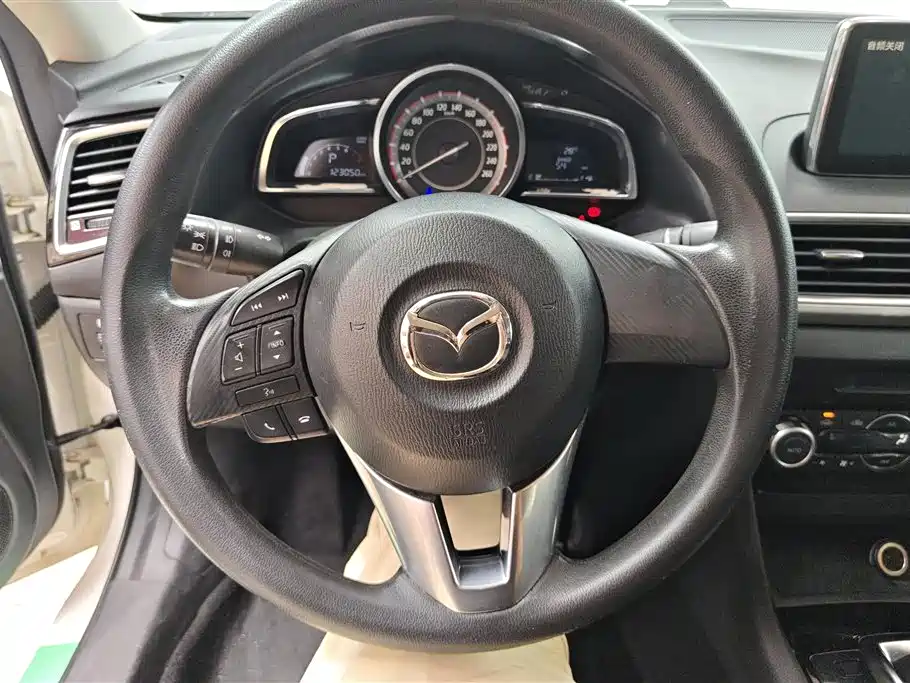 Mazda 3 Axela 2015 — фото 15