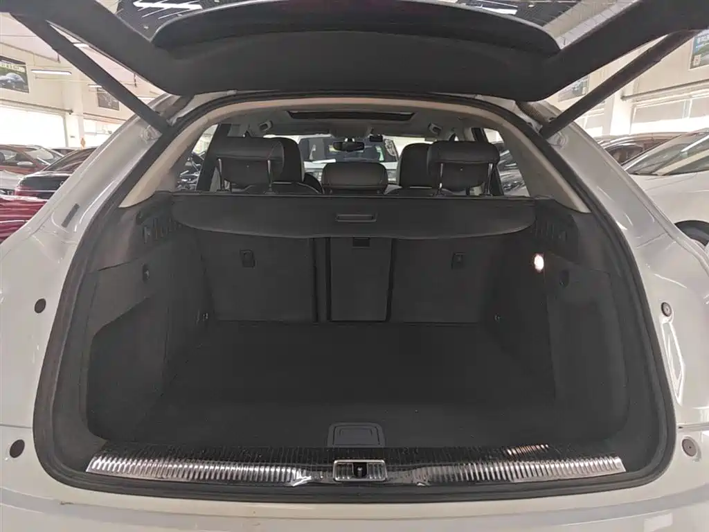 Audi Q3 2018 — фото 19