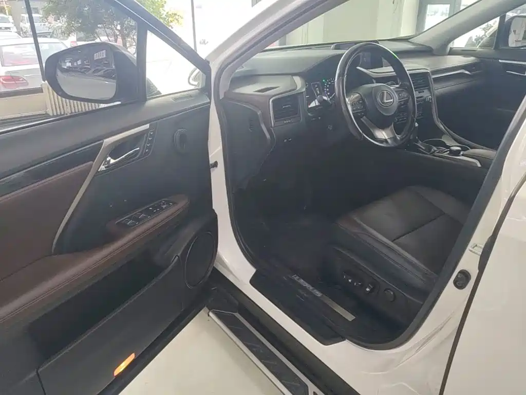 Lexus RX 2018 — фото 12