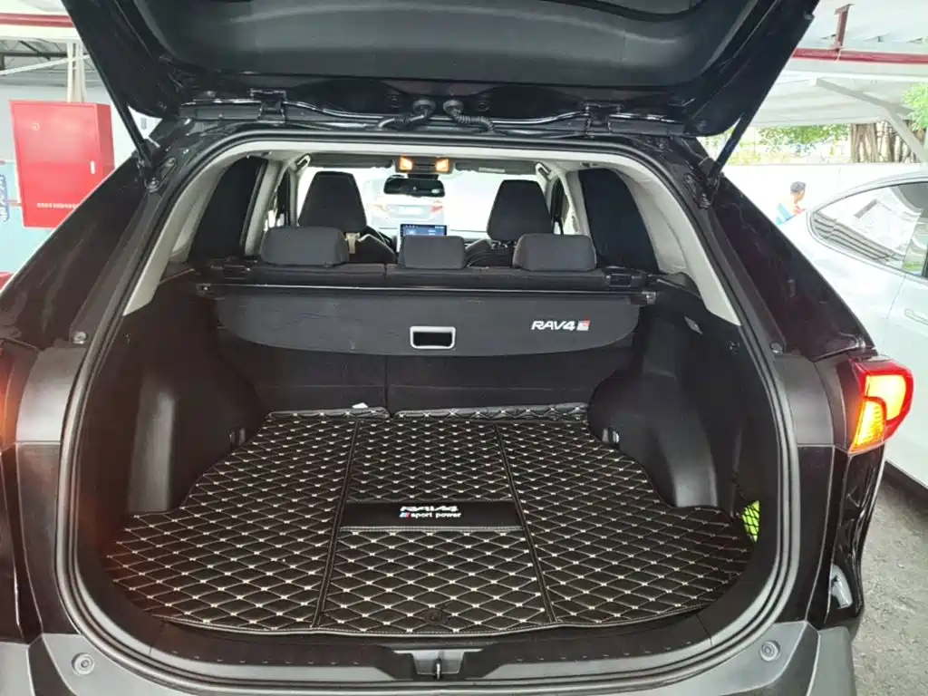 Toyota RAV4 2021 — фото 19