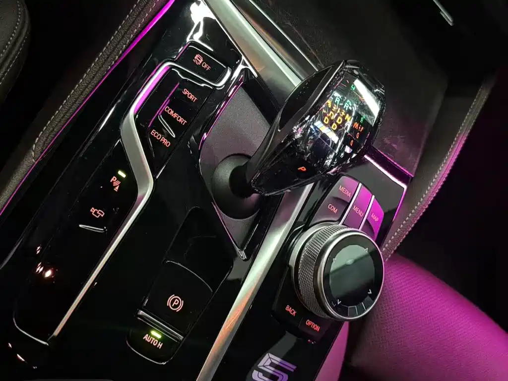 BMW 5 Series 2022 — фото 19