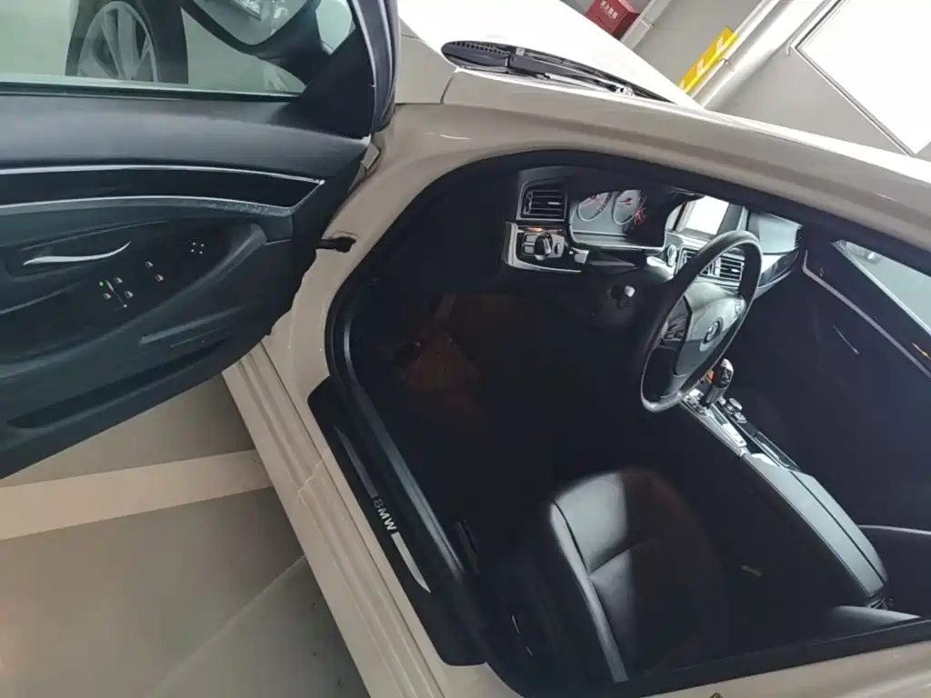 BMW 5 Series 2014 — фото 12