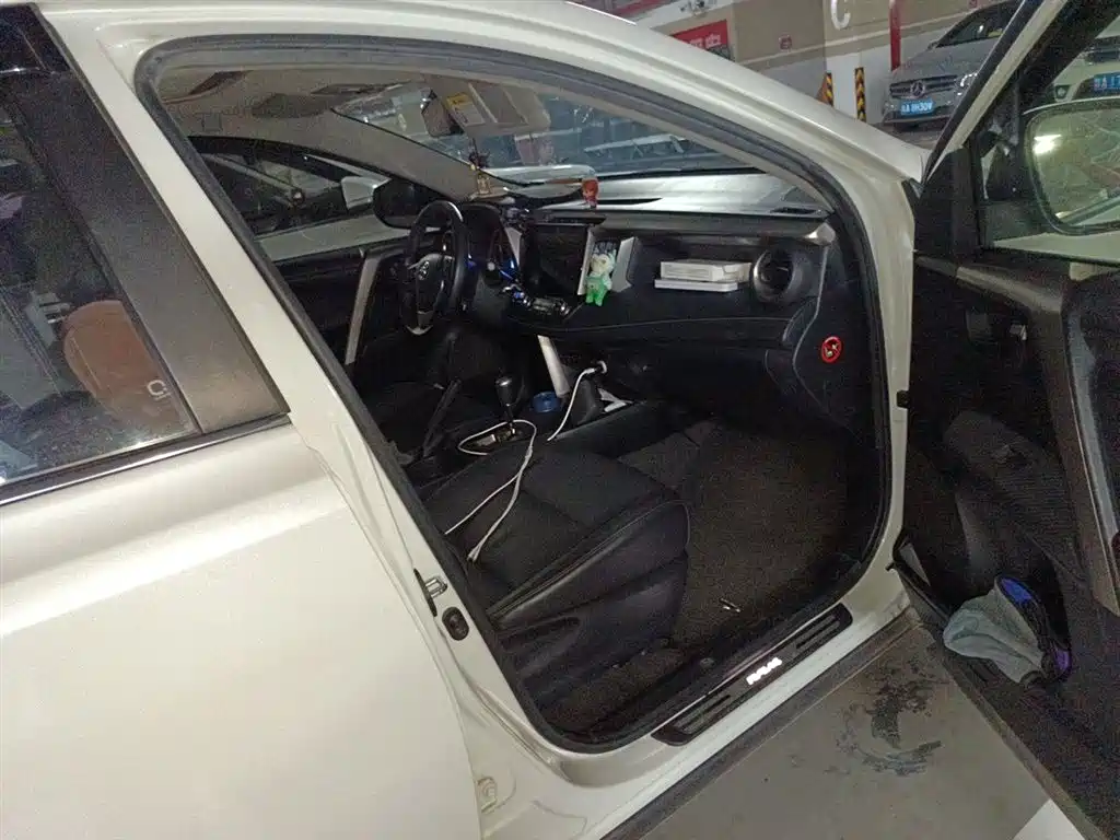 Toyota RAV4 2016 — фото 20
