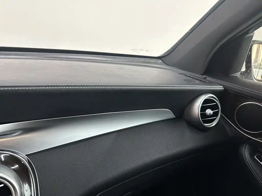 Mercedes-Benz GLC 2018 — фото 13